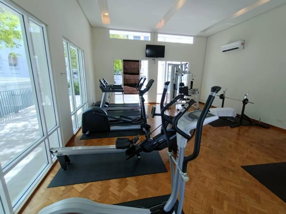 2Beds Seaview Straits Quay Comes With Carpark And Hothub Bagan Jermal Exterior photo