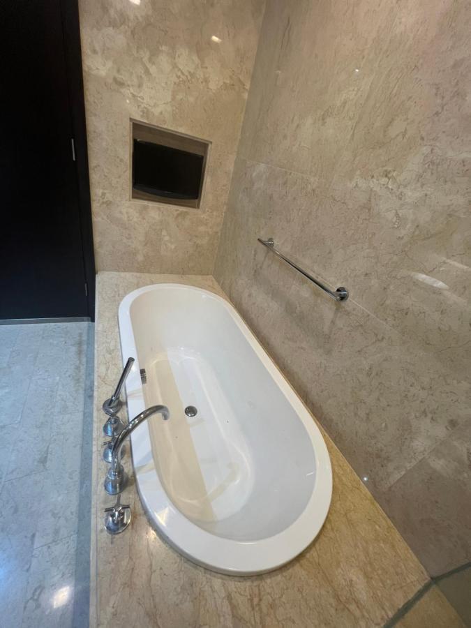 2Beds Seaview Straits Quay Comes With Carpark And Hothub Bagan Jermal Exterior photo